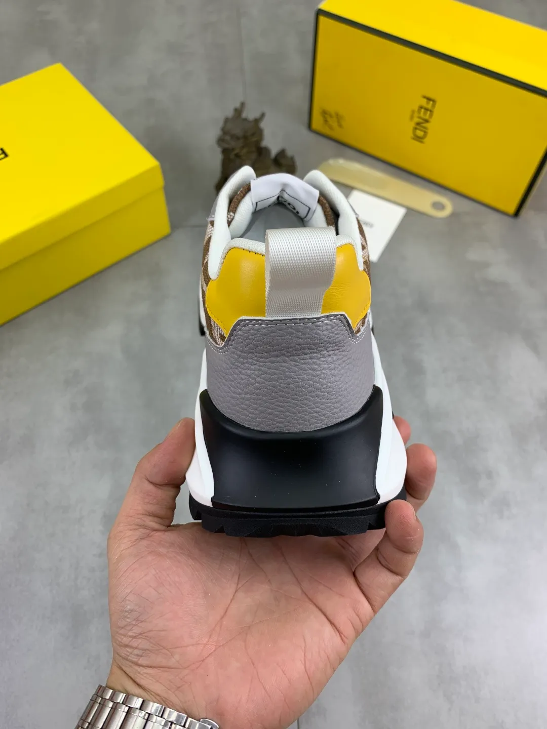 ​Men's shoes 💰P440 💰【New】Little monster 🆘 New FENDI 🕶️🕶️Simple routing effect, showing an elegant and cool driving shoe 🎬Using imported calfskin + first-layer pigskin lining🐂Excellent material🎬Detailed workmanship 🤗Comfortable foot feel➰➰. ​Pair it with any outfit to show your taste and temperament, low-key luxury ♻️Design ​simple and elegant ​noble and fashionable 🍃​Very loved and favored by trendy men 💓❤️Size: 38-44 (45 customized) 3️⃣ colors available